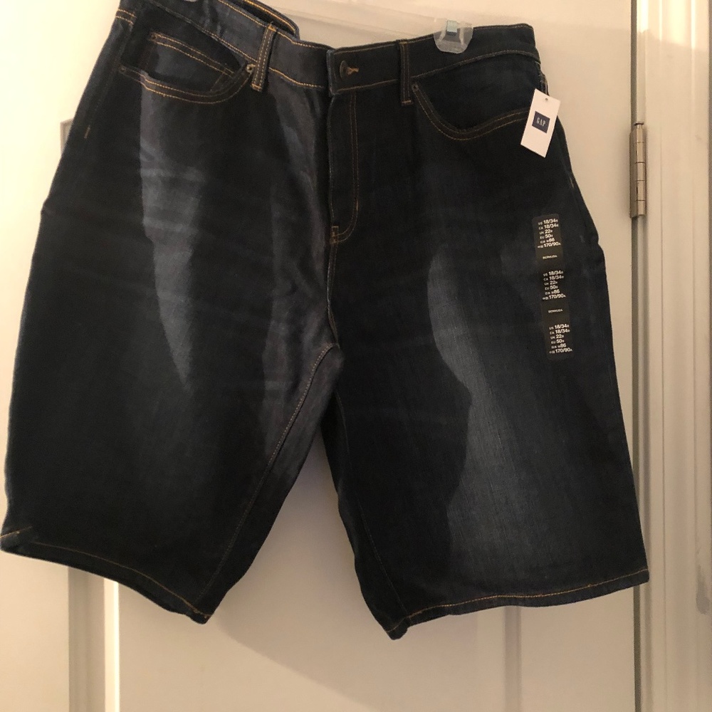 NWT Gap Bermuda shorts Size 18